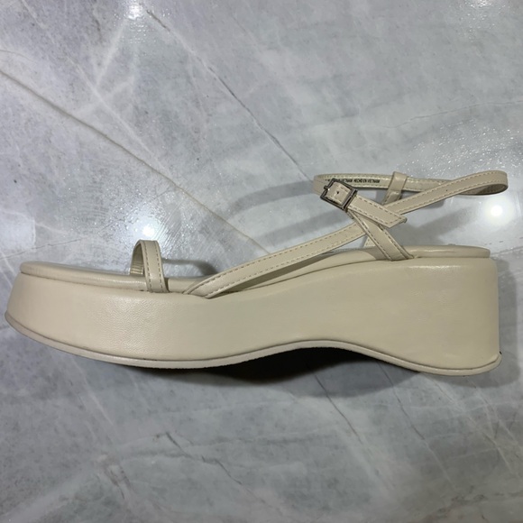 NWT Zara cream strappy 2 1/4 platform sandal size 39 - Picture 3 of 9